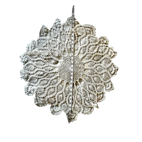 Hand-Crocheted 30" Pineapple Pattern Cotton Tablecloth Topper Large GUC - Picture 6 of 6